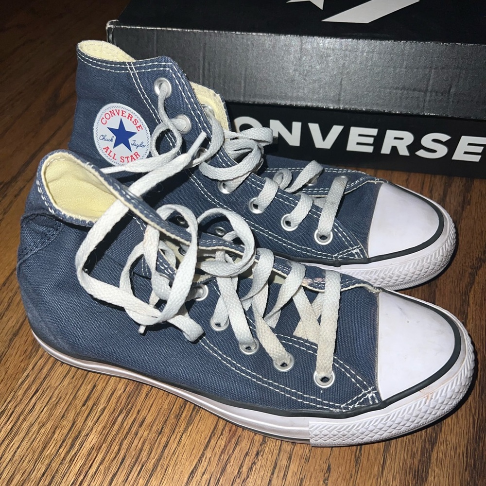 Blue converse - Picture 2 of 3